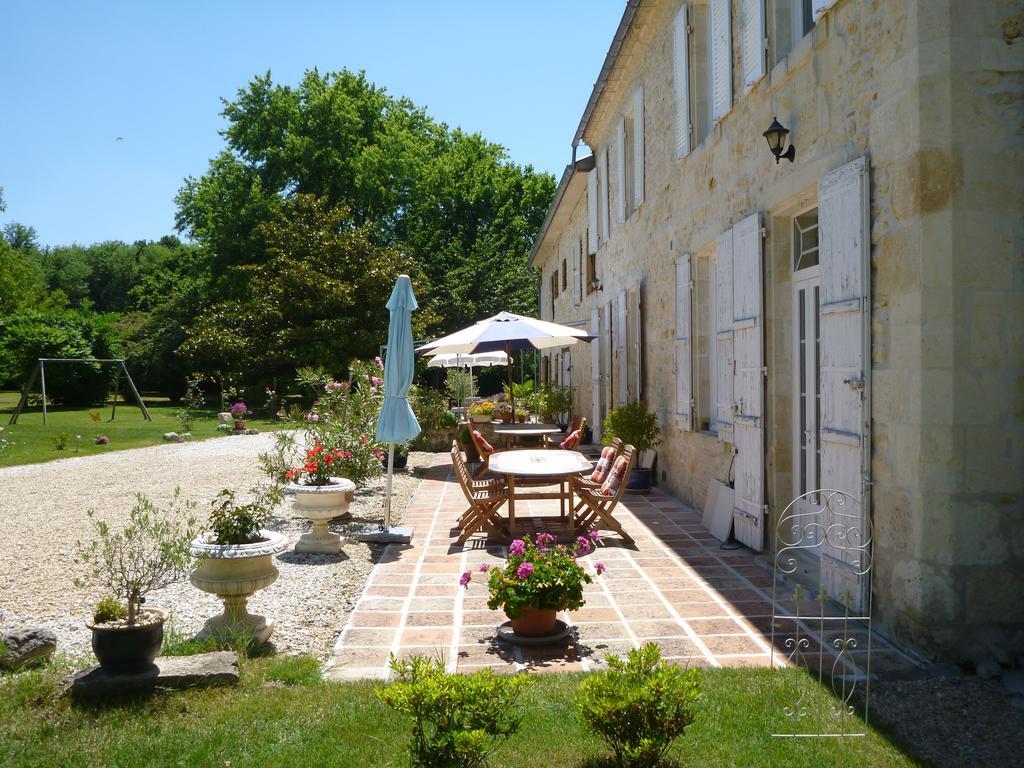 Bed and Breakfast Domaine Du Papillon Lesparre-Médoc Exterior foto
