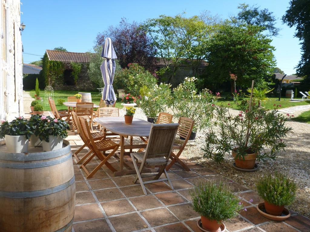 Bed and Breakfast Domaine Du Papillon Lesparre-Médoc Exterior foto
