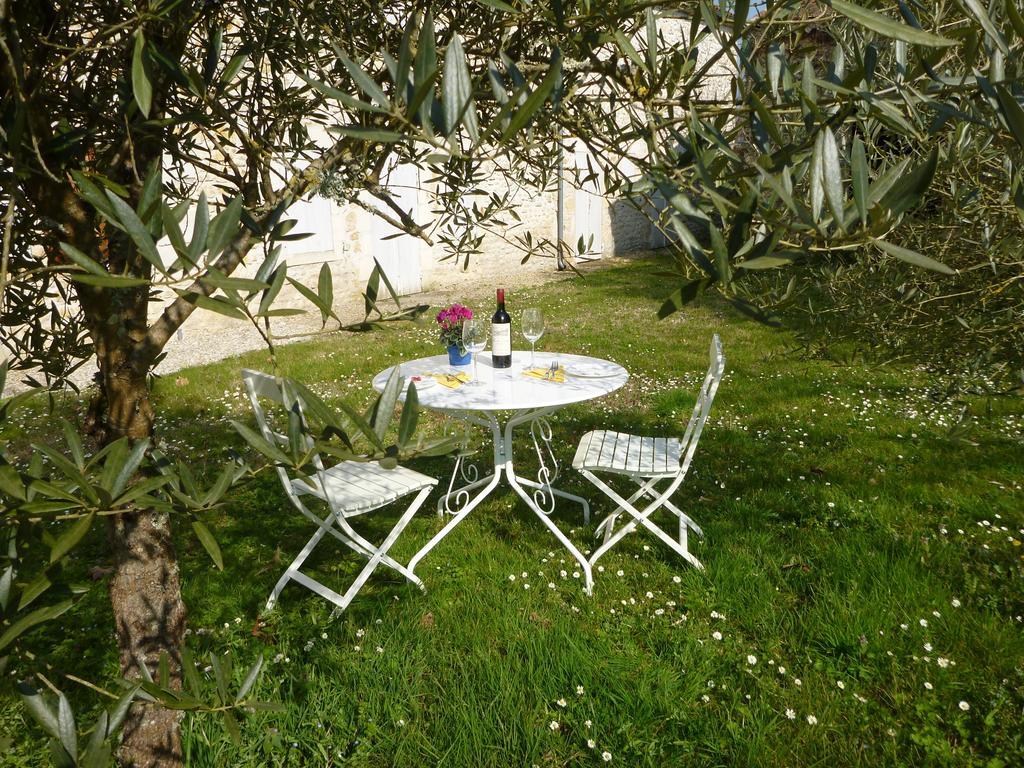 Bed and Breakfast Domaine Du Papillon Lesparre-Médoc Habitación foto