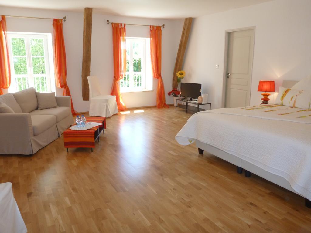 Bed and Breakfast Domaine Du Papillon Lesparre-Médoc Habitación foto