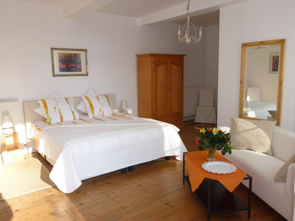 Bed and Breakfast Domaine Du Papillon Lesparre-Médoc Habitación foto
