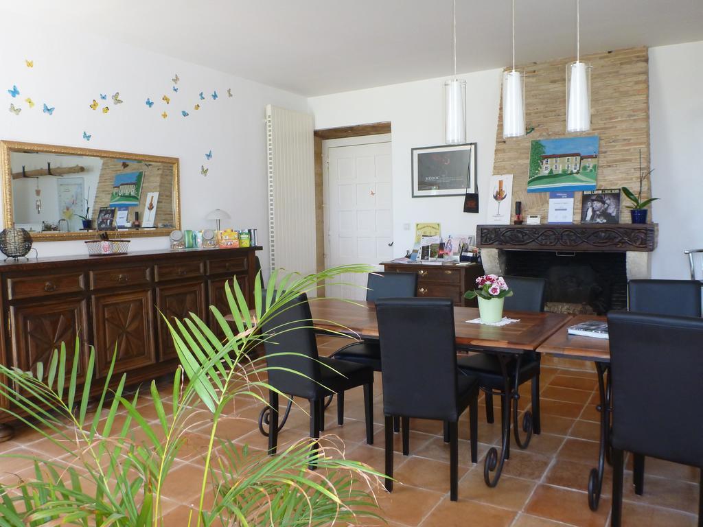 Bed and Breakfast Domaine Du Papillon Lesparre-Médoc Exterior foto